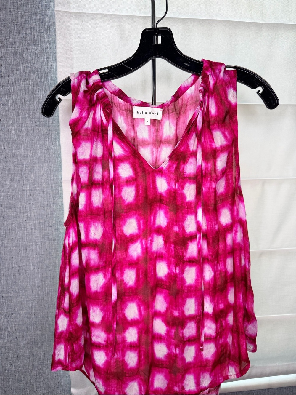 Bella Dahl Fuchsia and White Tie-Dye V-Neck Camisole
